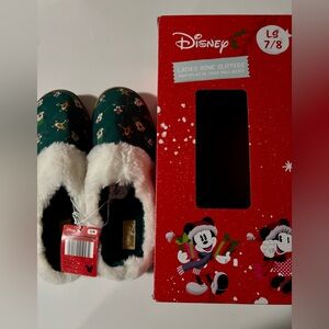 NWT Disney House Slippers in Green Ladies size 7/8, from Aldi. No box